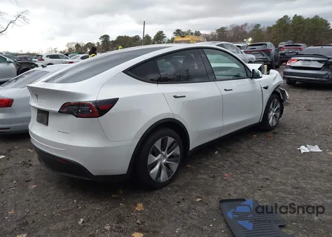 2022 Tesla Model Y Long Range Dual Motor All-Wheel Drive z USA, uszkodzony, nr VIN 7SAYGDEE3NF354410